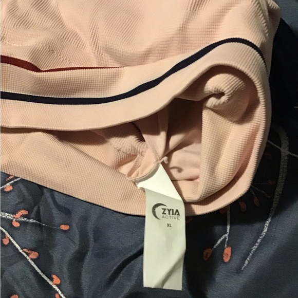 🔥EUC LOT OF 4  XL-XXL(42D) ZYIA SPORTS BRAS🔥 - Picture 3 of 8